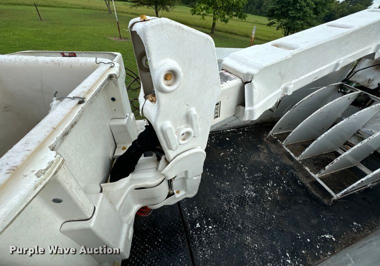 image for item DX1073 2012 Ford F550 Super Duty XL bucket truck