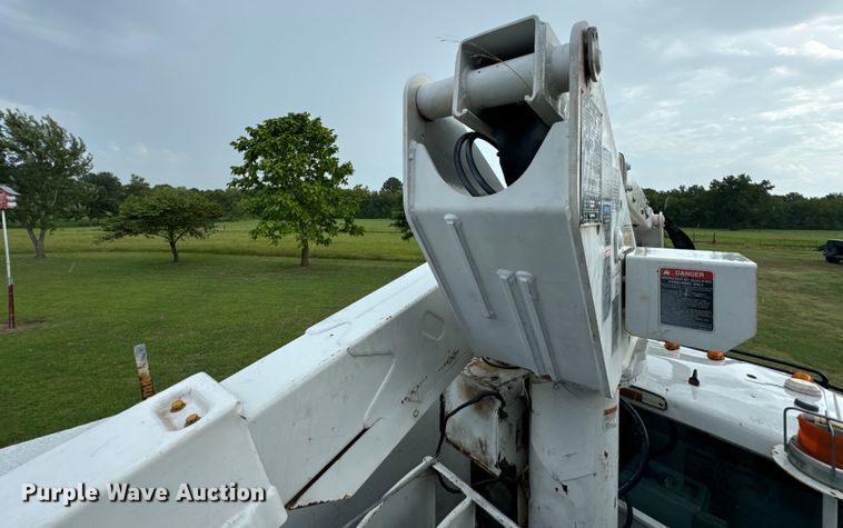 image for item DX1073 2012 Ford F550 Super Duty XL bucket truck