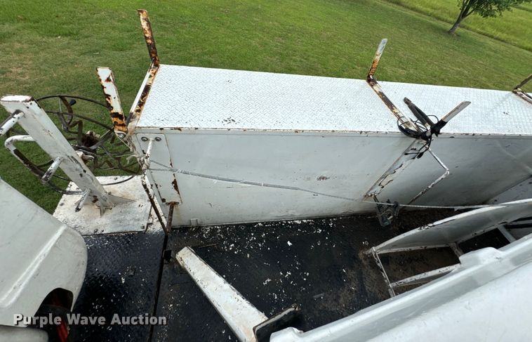 image for item DX1073 2012 Ford F550 Super Duty XL bucket truck