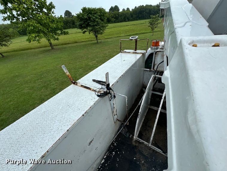 image for item DX1073 2012 Ford F550 Super Duty XL bucket truck