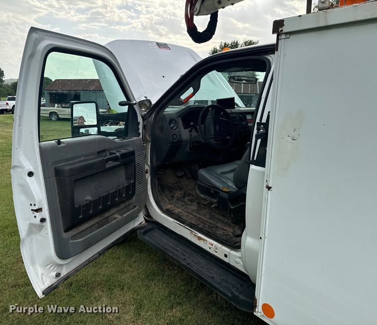 image for item DX1073 2012 Ford F550 Super Duty XL bucket truck