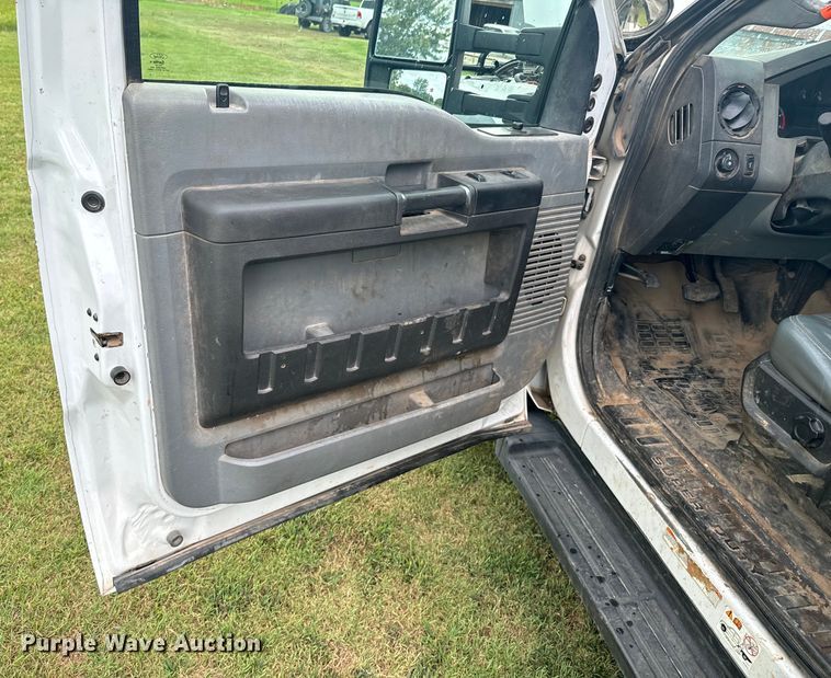 image for item DX1073 2012 Ford F550 Super Duty XL bucket truck