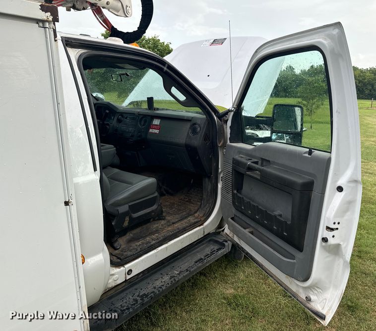 image for item DX1073 2012 Ford F550 Super Duty XL bucket truck