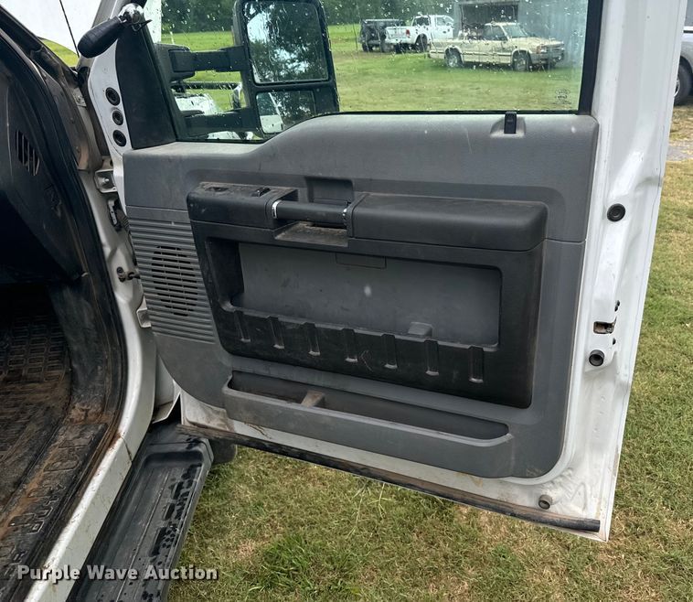 image for item DX1073 2012 Ford F550 Super Duty XL bucket truck