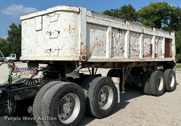 image for item DX1098 1972 Heil end dump trailer
