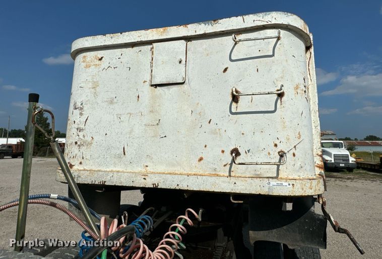 image for item DX1098 1972 Heil end dump trailer