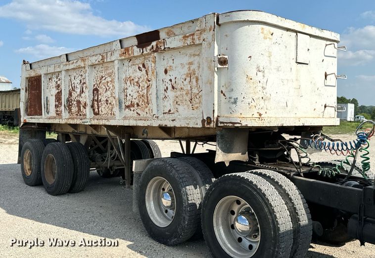 image for item DX1098 1972 Heil end dump trailer