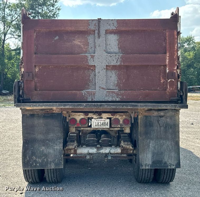 image for item DX1098 1972 Heil end dump trailer