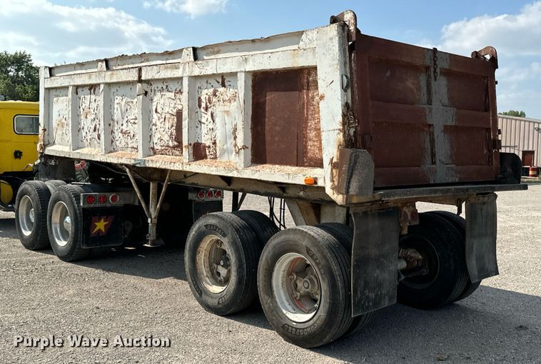 image for item DX1098 1972 Heil end dump trailer