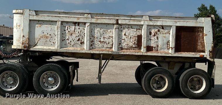 image for item DX1098 1972 Heil end dump trailer