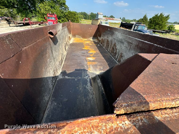 image for item DX1098 1972 Heil end dump trailer