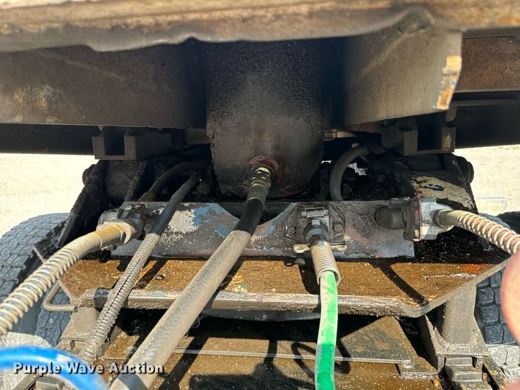 image for item DX1098 1972 Heil end dump trailer