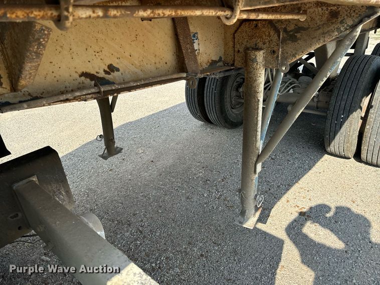 image for item DX1098 1972 Heil end dump trailer