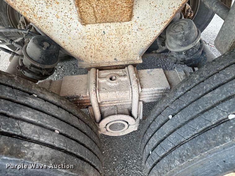 image for item DX1098 1972 Heil end dump trailer