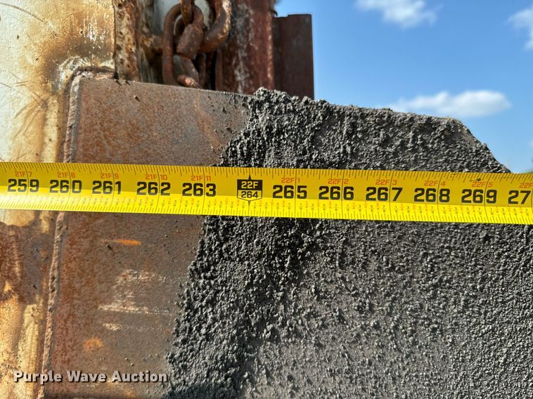 image for item DX1098 1972 Heil end dump trailer