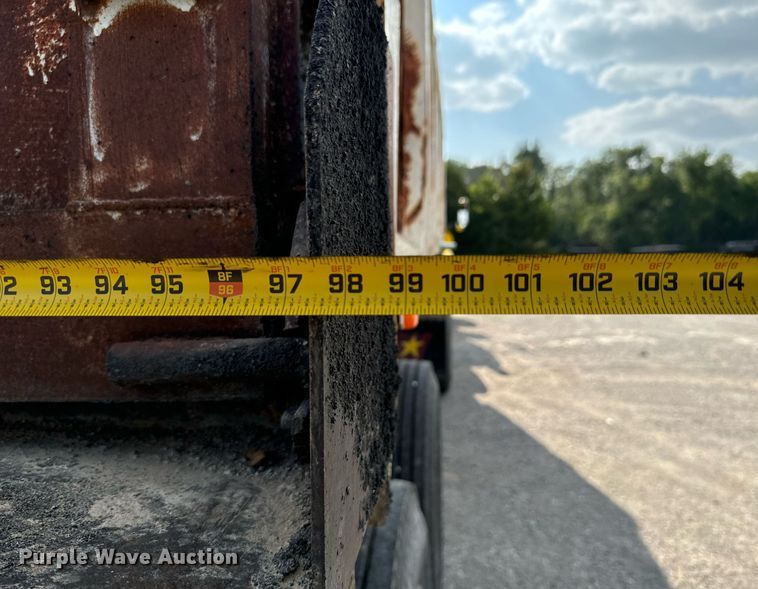 image for item DX1098 1972 Heil end dump trailer