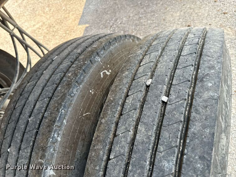 image for item DX1098 1972 Heil end dump trailer