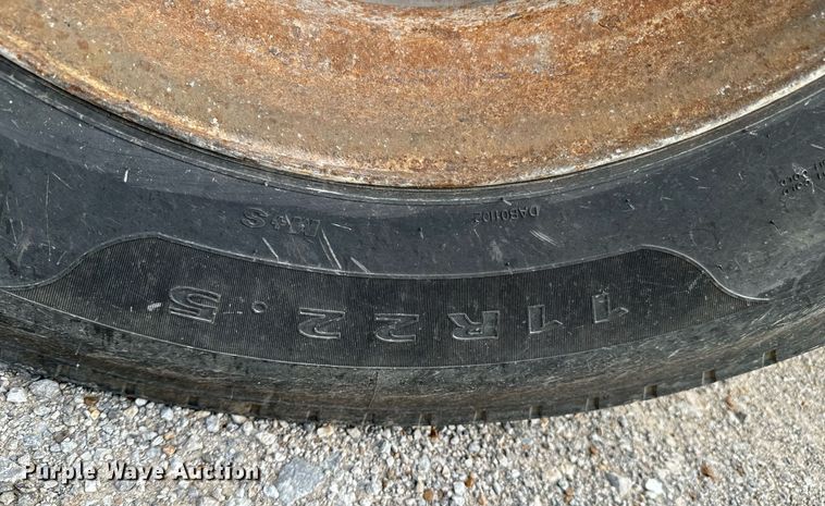 image for item DX1098 1972 Heil end dump trailer