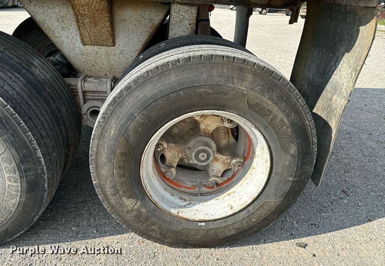 image for item DX1098 1972 Heil end dump trailer