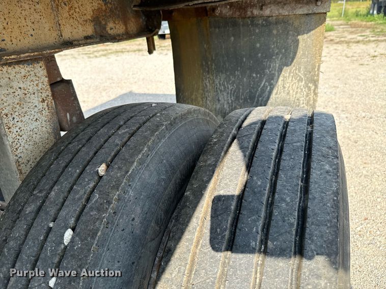 image for item DX1098 1972 Heil end dump trailer