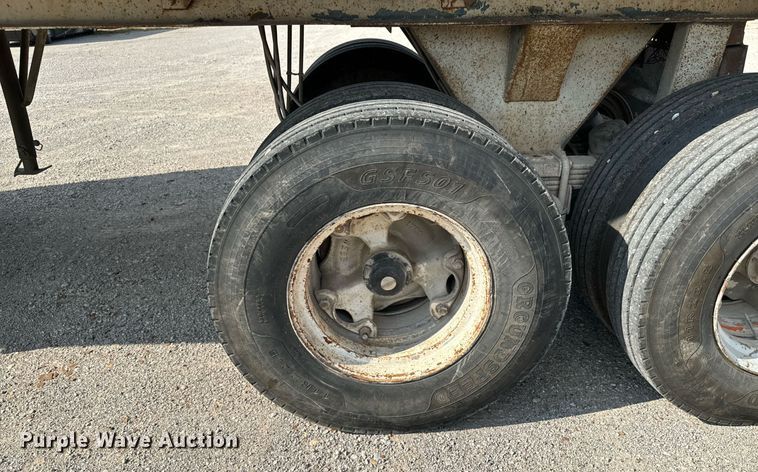 image for item DX1098 1972 Heil end dump trailer