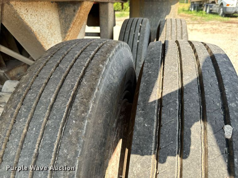 image for item DX1098 1972 Heil end dump trailer