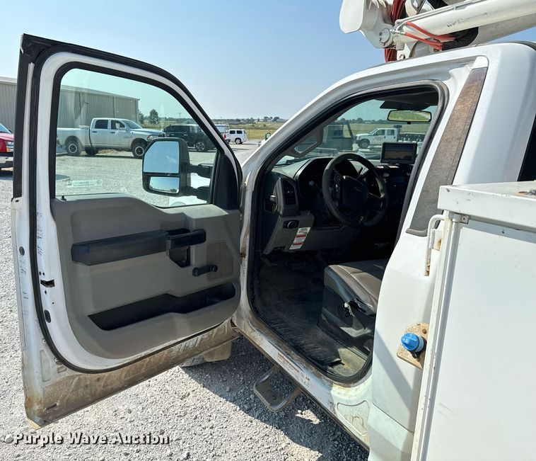 image for item DX1102 2017 Ford F550 Super Duty XL bucket truck