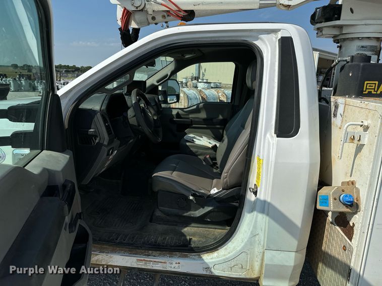 image for item DX1102 2017 Ford F550 Super Duty XL bucket truck