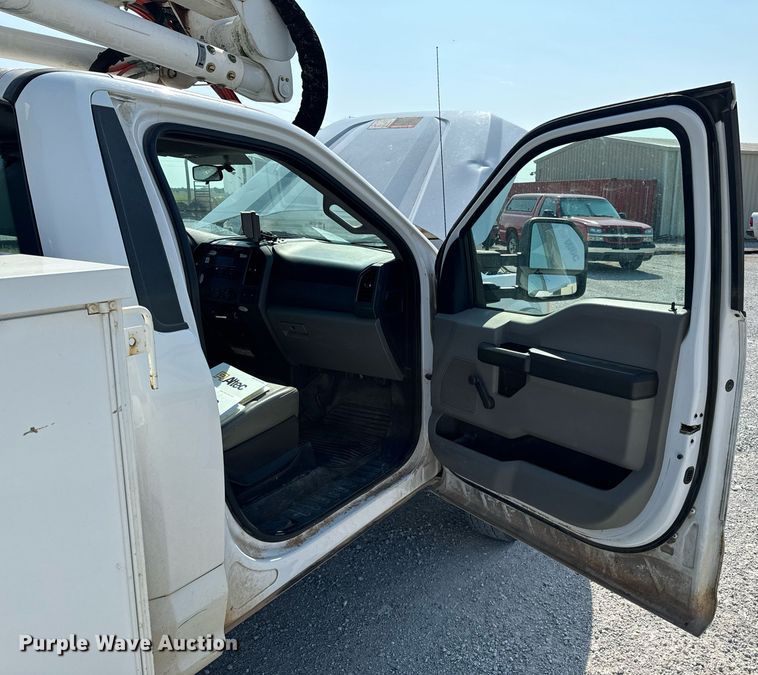 image for item DX1102 2017 Ford F550 Super Duty XL bucket truck