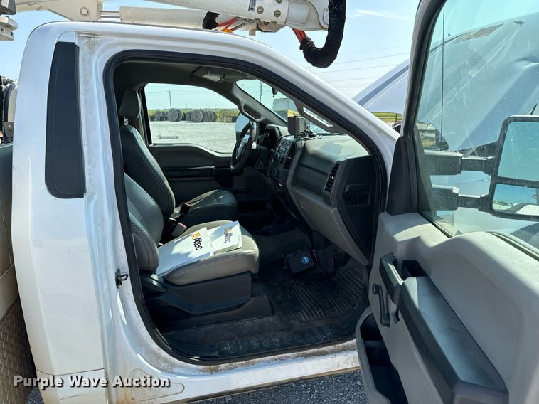 image for item DX1102 2017 Ford F550 Super Duty XL bucket truck