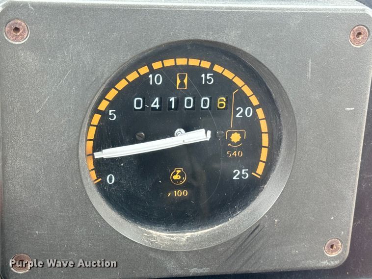 image for item EE7492 1996 Ford 555D backhoe