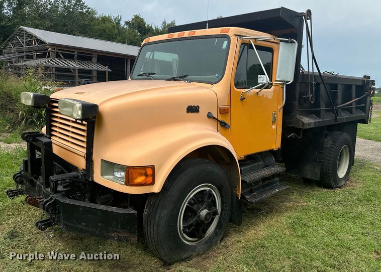image for item EE7493 1995 International  4900 dump truck