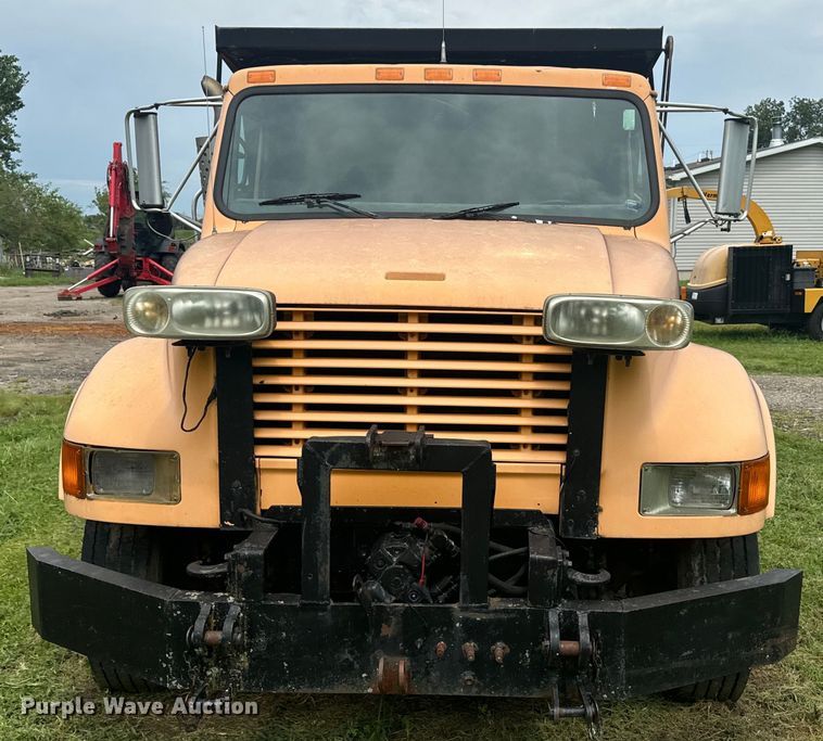 image for item EE7493 1995 International  4900 dump truck
