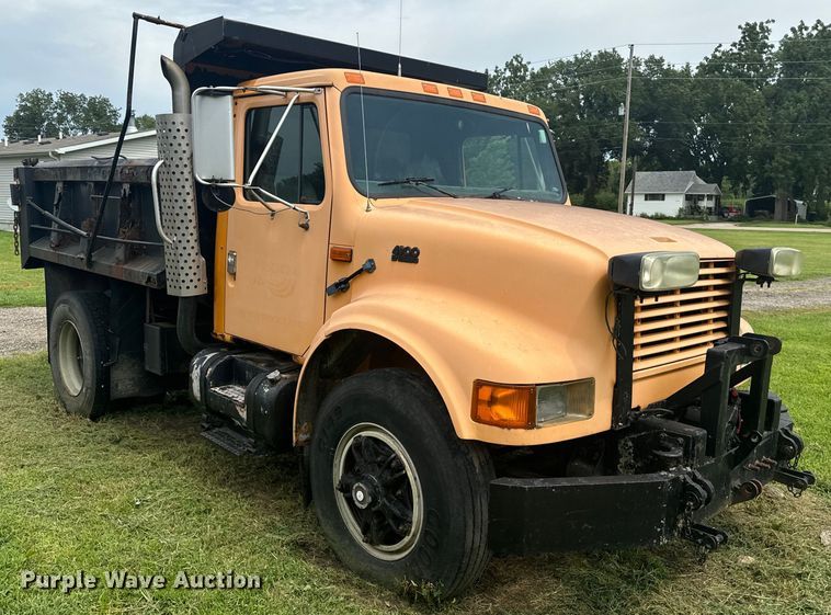image for item EE7493 1995 International  4900 dump truck
