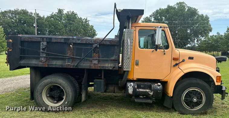 image for item EE7493 1995 International  4900 dump truck