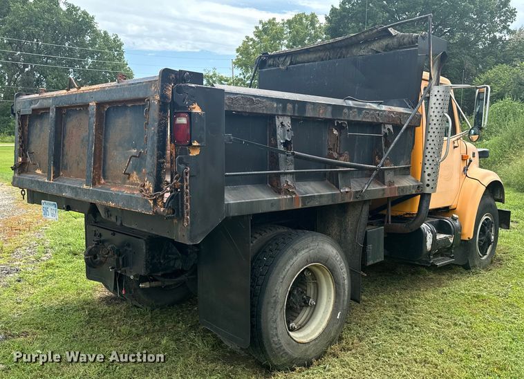 image for item EE7493 1995 International  4900 dump truck