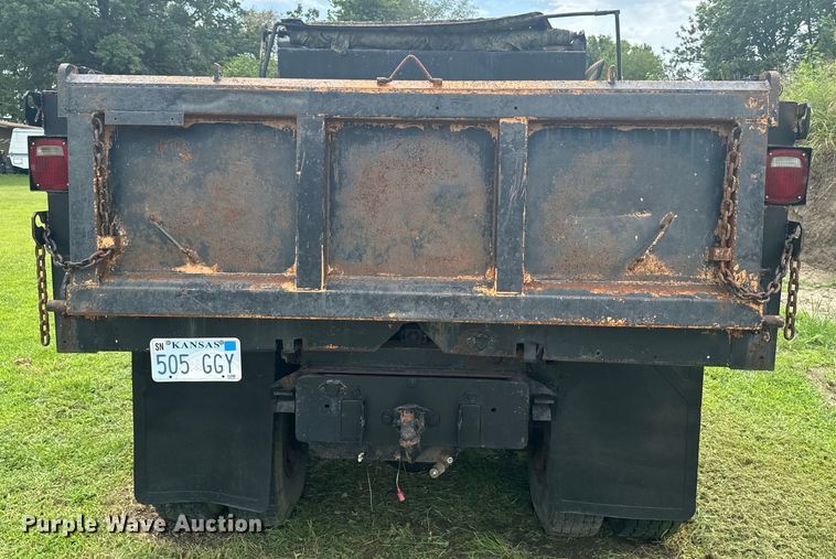 image for item EE7493 1995 International  4900 dump truck