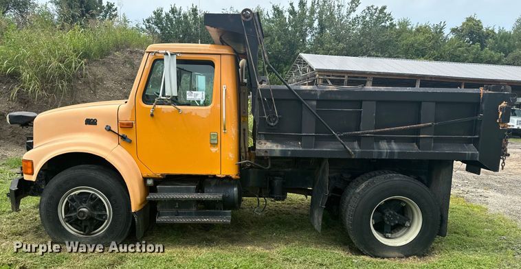 image for item EE7493 1995 International  4900 dump truck