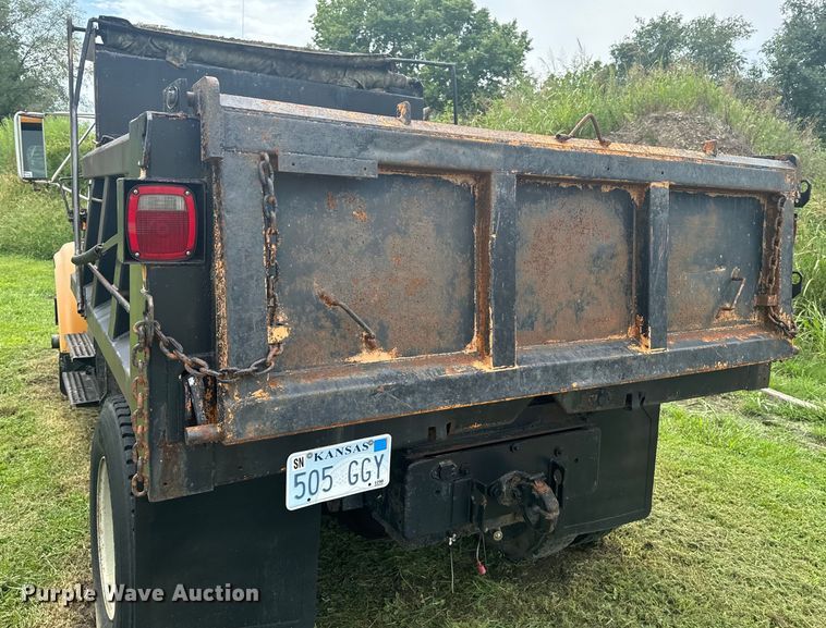 image for item EE7493 1995 International  4900 dump truck