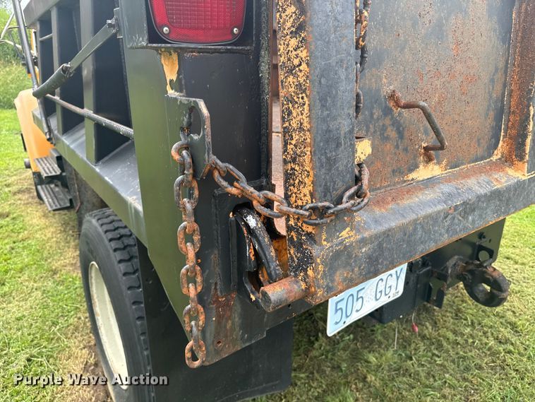 image for item EE7493 1995 International  4900 dump truck