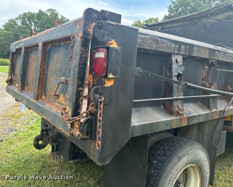 image for item EE7493 1995 International  4900 dump truck