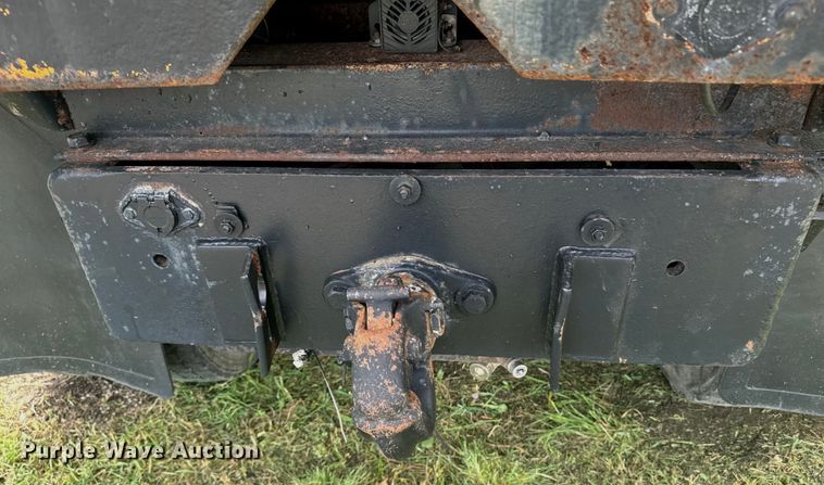 image for item EE7493 1995 International  4900 dump truck