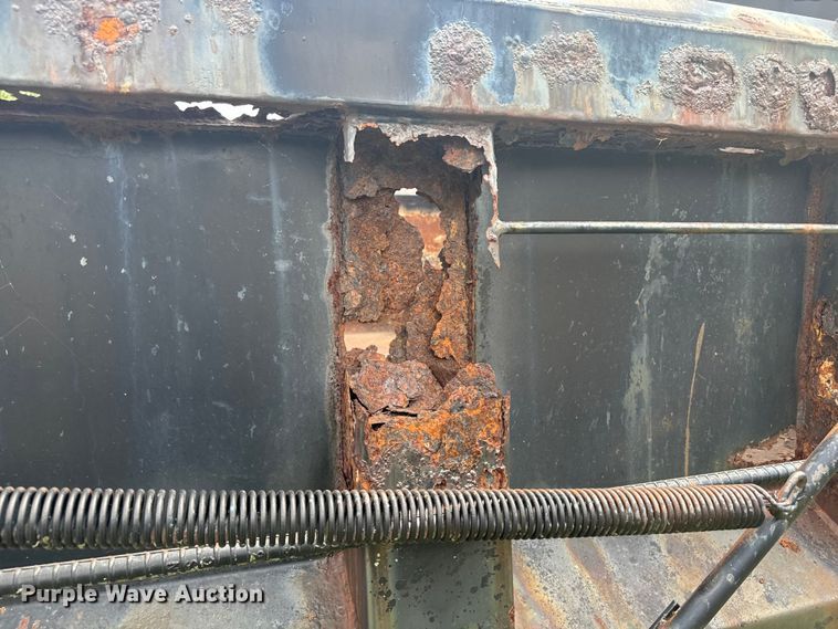 image for item EE7493 1995 International  4900 dump truck