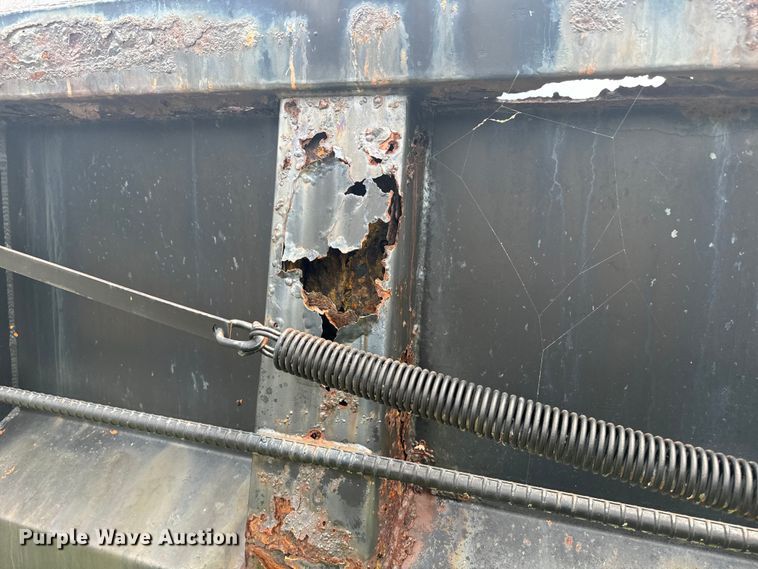 image for item EE7493 1995 International  4900 dump truck