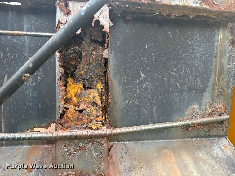 image for item EE7493 1995 International  4900 dump truck