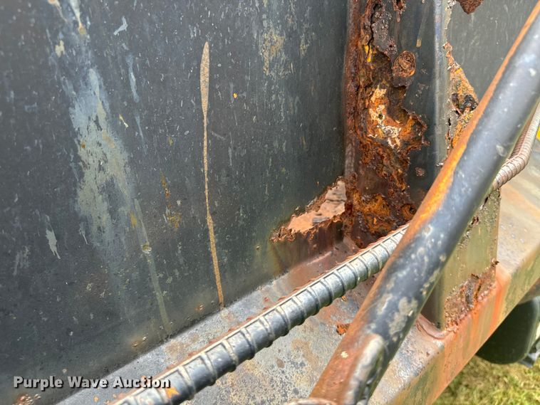 image for item EE7493 1995 International  4900 dump truck