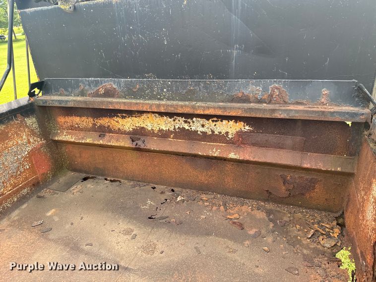 image for item EE7493 1995 International  4900 dump truck