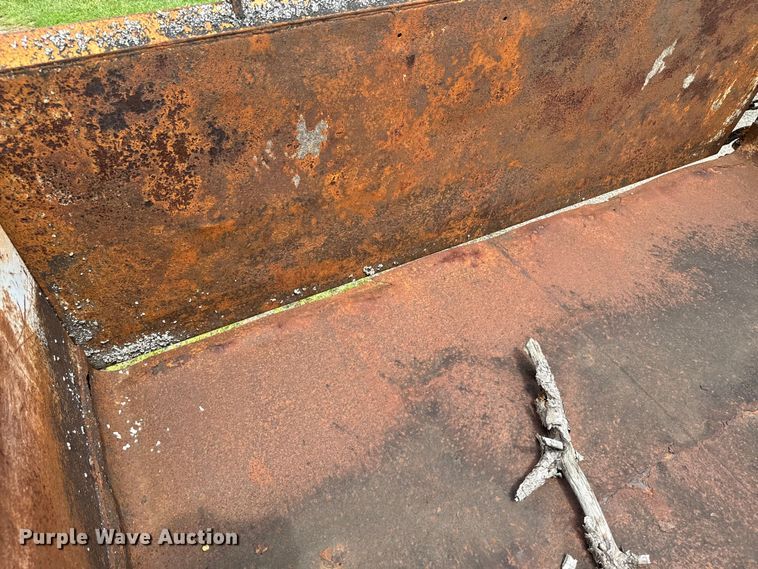 image for item EE7493 1995 International  4900 dump truck