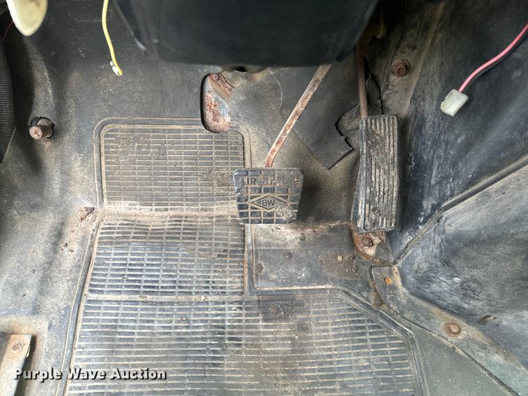 image for item EE7493 1995 International  4900 dump truck