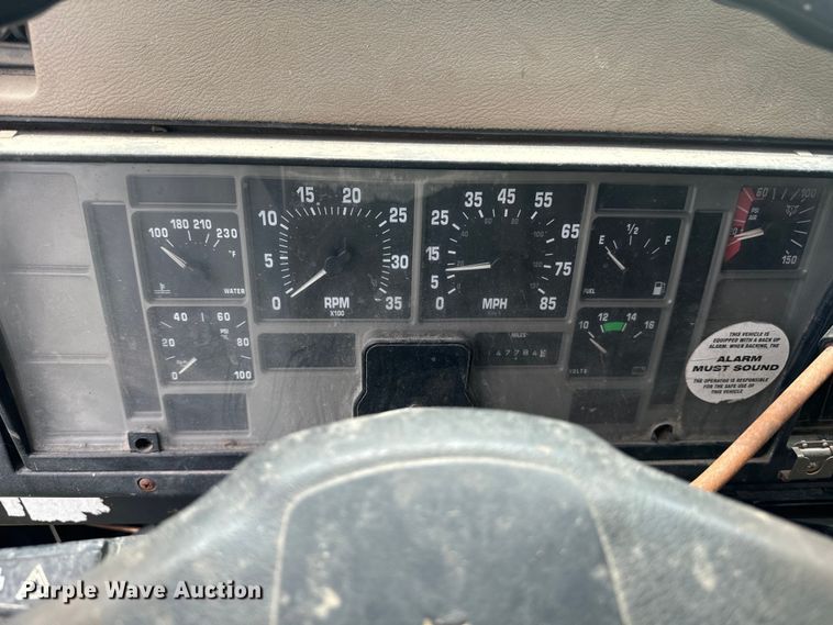 image for item EE7493 1995 International  4900 dump truck